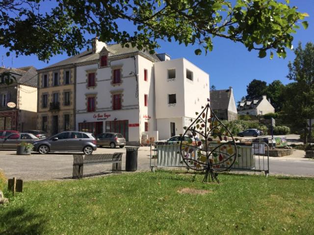 SAINT ARMEL- Rénovation d'une maison 1800 en collectif et restaurant