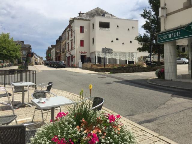 SAINT ARMEL- Rénovation d'une maison 1800 en collectif et restaurant